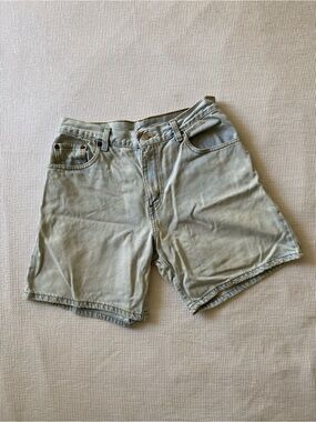 Levi’s • vintage jean shorts